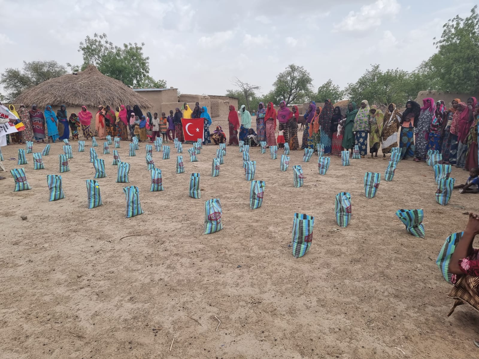 Gıda Yardımlarımız yurtiçi ve yırtdışında devam ediyor